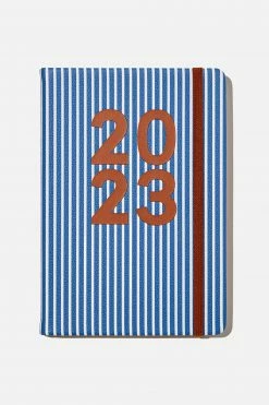 Typo 2023 A5 Weekly Buffalo Diary