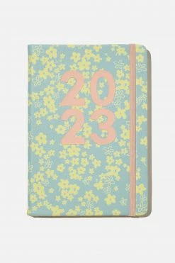 Typo 2023 A5 Weekly Buffalo Diary